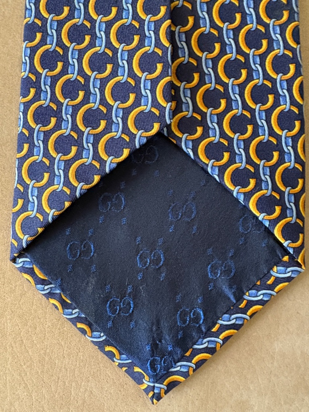 VTG Gucci Navy Tie with Yellow & Light Blue Chain Motif,  like new - Picture 7 of 8
